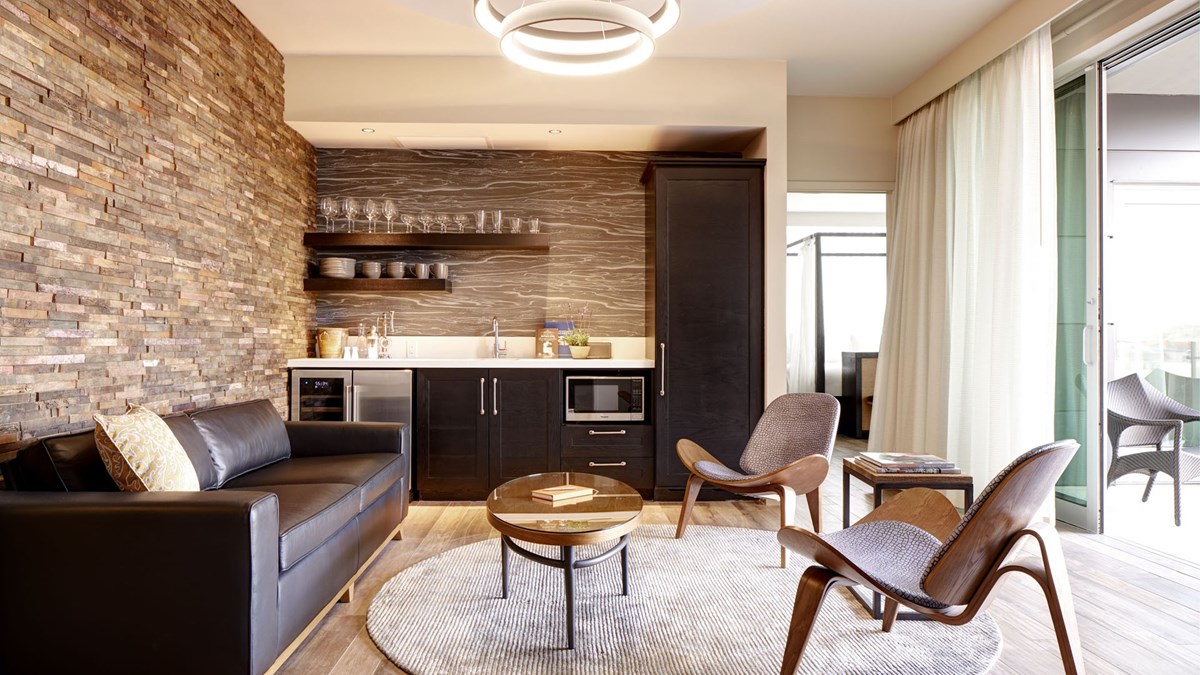 Archer's Den with Balcony + Fireplace Archer Hotel Napa