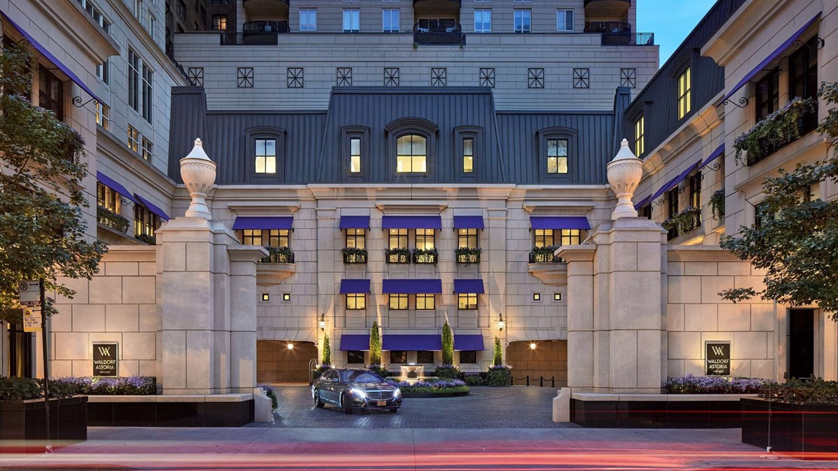 Waldorf Astoria Chicago entrance