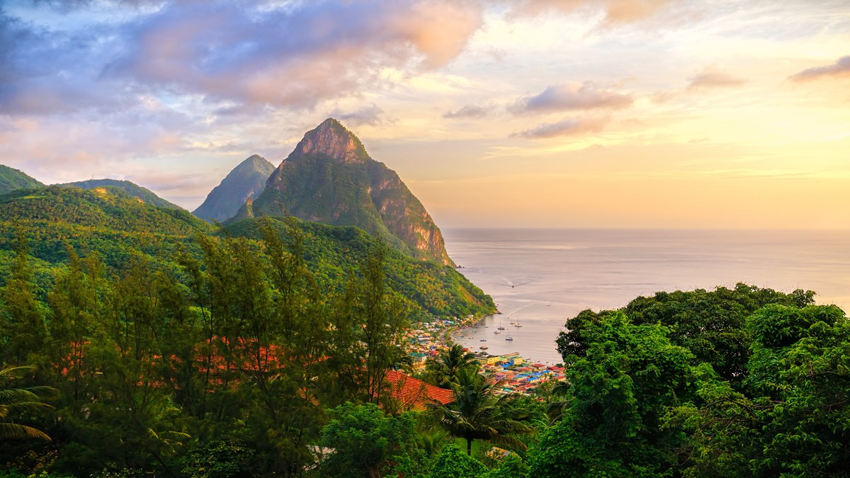 Saint lucia. Сент Люсия гора жими. Остров сент-Люсия Карибы. Санта Лусия остров. Сент Люсия климат.