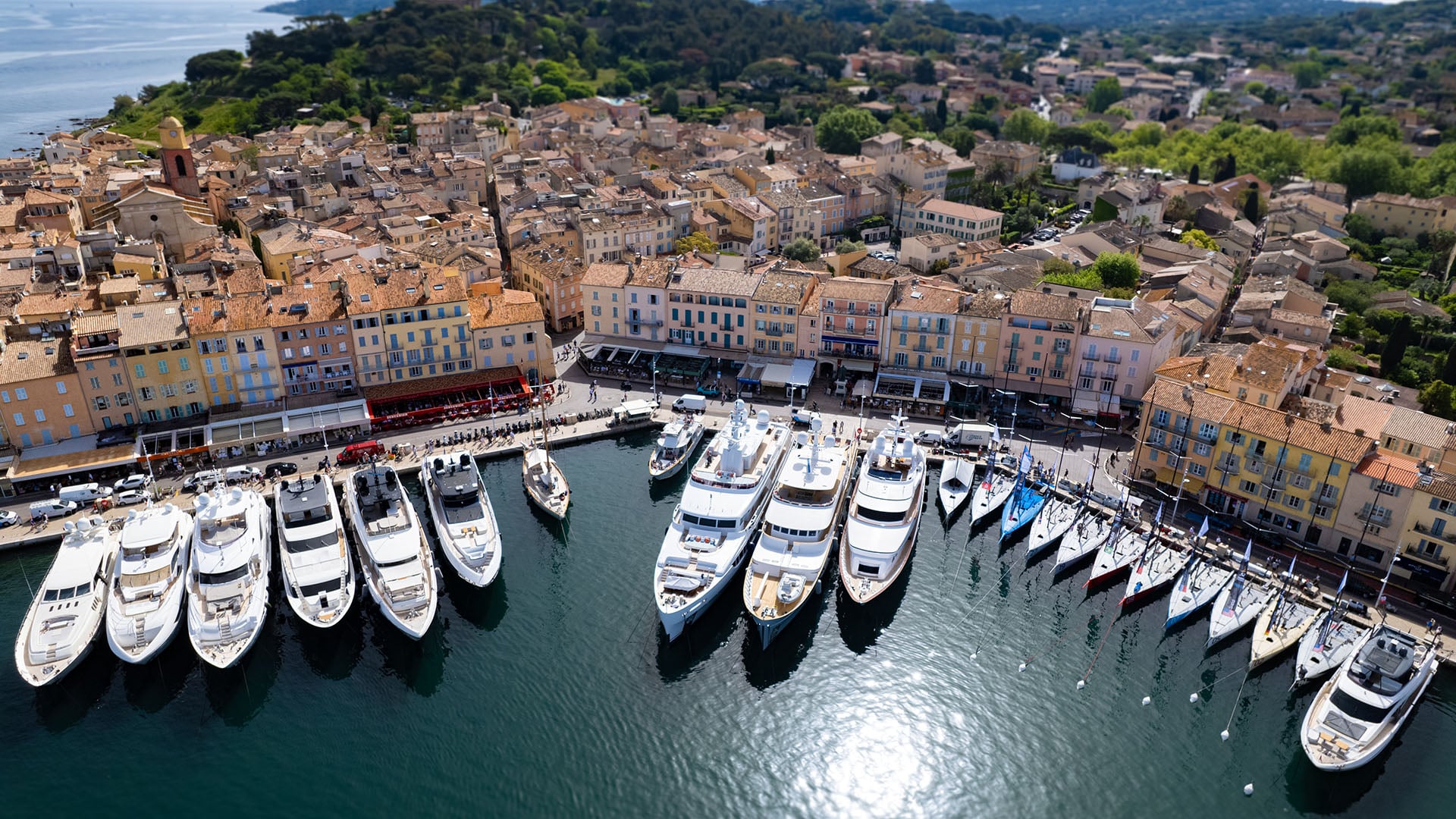 Yacht Cruising